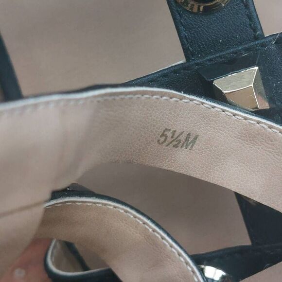 Neiman Marcus Black Buzzy Studded Gladiator  Slide Sandal size 5.5 M - Picture 8 of 9